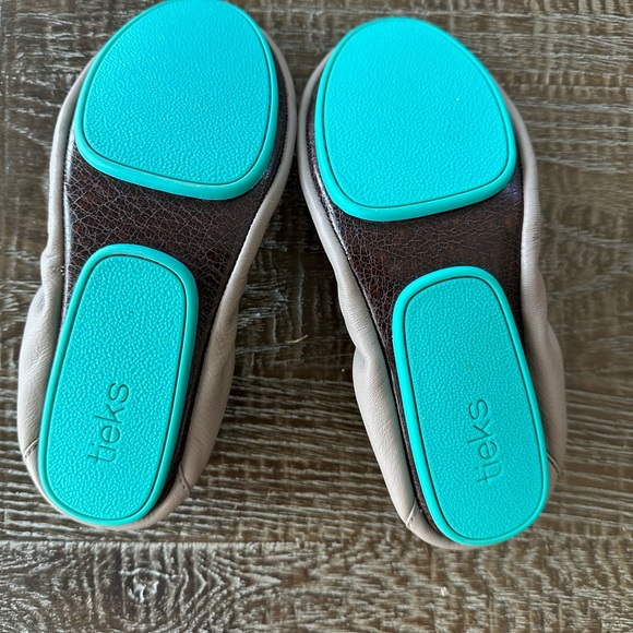 New Tieks Taupe Ballet Flats - Picture 3 of 5